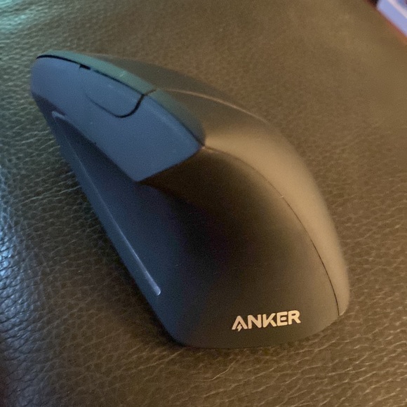 Anker Wireless Vertical Ergonomic Mouse - Picture 2 of 12